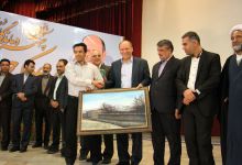 گزارش تصویری از اهداء جوایز  در همایش تجلیل از پرفسور علی اکبر جلالی چهره ماندگار شهرستان شاهرود 